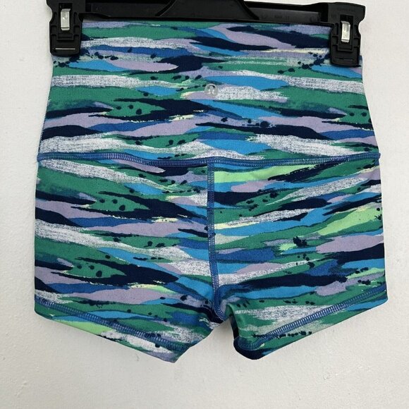 Lululemon Full Seven Wonders Multi Boogie shorts Roll Down size 4 - Picture 7 of 11